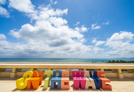 온더웨이브 호텔 외관