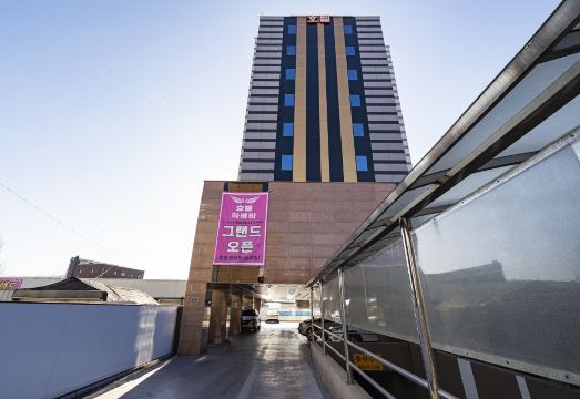 하비비 호텔 침실