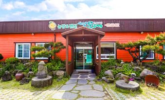 Seoguipo Seolmundae Pension