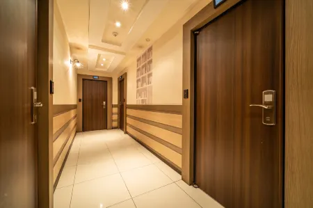 Guri Lexy Hotel Отели в г. Кури