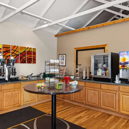 Super 8 by Wyndham Branson / Shepherd of the Hills Exwy