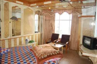 Hotel Gulmarg Regency - Bãi đậu xe