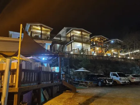 Goesan Joryeong Pension Отели рядом с достопримечательностью «Shinpoong Hanji Maeul»