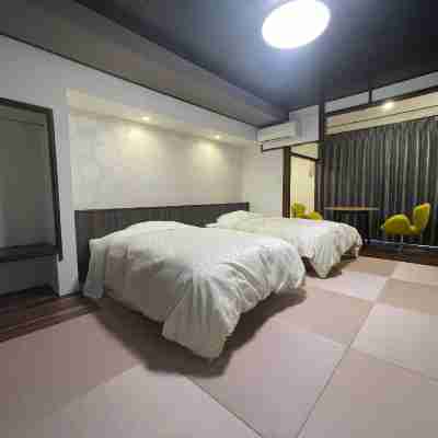 ホテル志い屋 Rooms