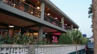 Amaze Hotel Kediri Các khách sạn ở Ngasem