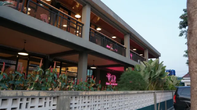 Amaze Hotel Kediri فنادق في كديري