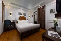 Paddy Hotel - Balcony
