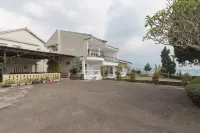 Urbanview Resort Anty Cisarua Tugu Puncak by RedDoorz Hotels in Cisarua