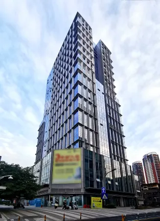 Hong Lake Metro station, Luohu Shuibei International Jewelry City