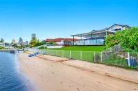 Luxico Whitehaven (Heated Pool) - 4-Star