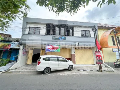 Homestay & Cafe Blessings Near Station Center Town RedPartner Hotels near Sendang Tirta Kamandanu