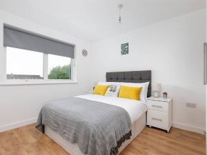 Skyvillion - 2Bed Enfield Flat W/Balcony & Parking