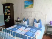 Charmante Ferienwohnung Mit Garten in Wiek