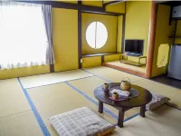 Guest House Akahige Marugame Hotels in Marugame
