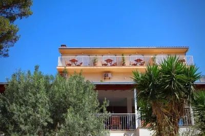 Plava Laguna /Bed and Breakfast Отели в г. 