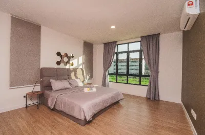 Luxury 3-STY Semi-D 5Br 5Bath@Batu Ferringhi 15Ppl Hotels in Batu Ferringhi