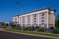 Hampton Inn Charleston-Downtown (Civic Center) Hotels near Baptist Temple