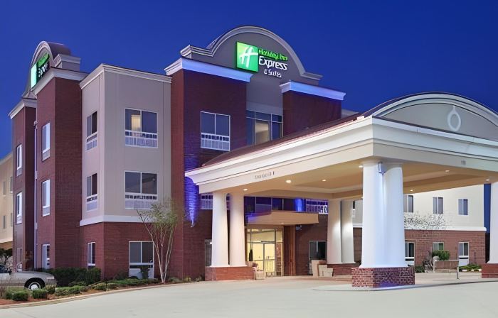 Holiday Inn Express & Suites CANTON by IHG