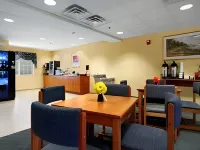 Microtel Inn & Suites by Wyndham Dover - breakfast