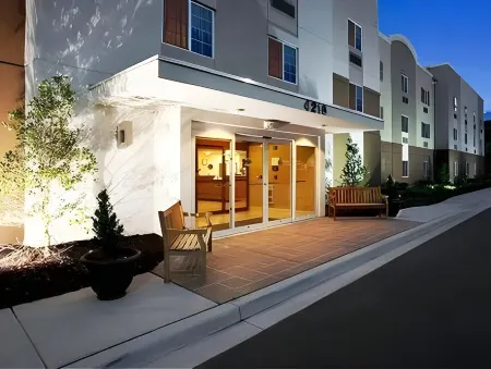 Candlewood Suites Aberdeen-Bel Air Отели в г. Перриман