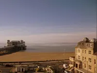 The Sandringham Hotel - parking