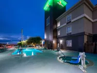 La Quinta Inn & Suites by Wyndham New Braunfels Hotels in Comal County