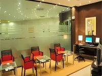 Blu Hotel Pamplona فنادق في Noain
