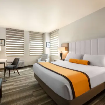 Hotel Marguerite Anaheim/Garden Grove, Trademark Collection Hotels near Crystal Church