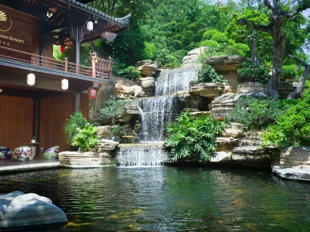 Phương Nam Resort Отели в г. Thuận An