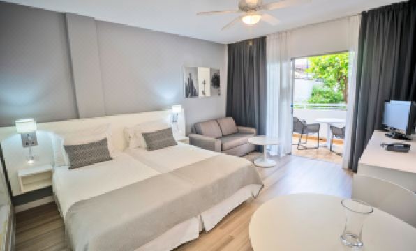 Coral California - Adults Only