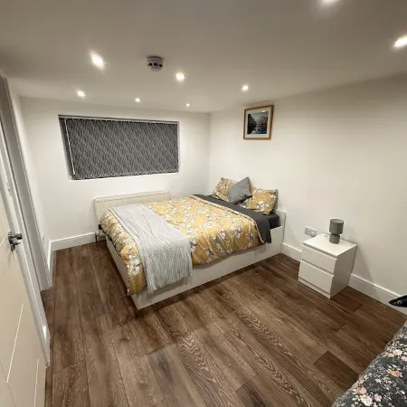 6-bed 3-bath Home - Sleeps 14 & Free Parking