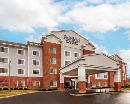 Fairfield Inn & Suites Saratoga Malta Hotels in Malta