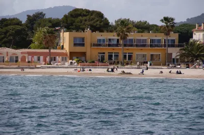 Hôtel - Restaurant La Potinière Hyères Hôtels à : Hyères