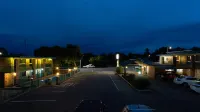 Fig Tree Motel - parking
