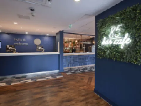 Travelodge Bracknell Central 브랙넬 호텔