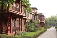 Mvt Guesthouse & Restaurant Các khách sạn gần Govinda Dev ji