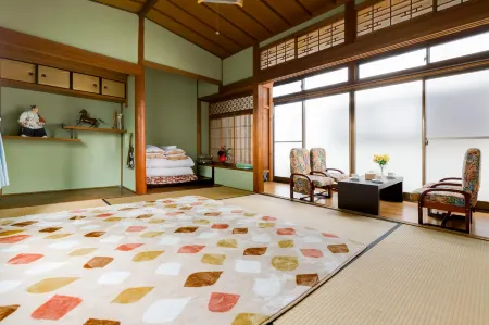 A&Z Guest House Отели рядом со станцией JR Kumeda station