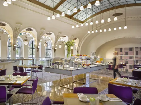 K+K Hotel Central Отели рядом с достопримечательностью «Пороховая башня»