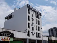 Weiss Hotels Kepong Baru Hotels near Chinese Temple