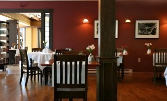 Lanes Privateer Inn