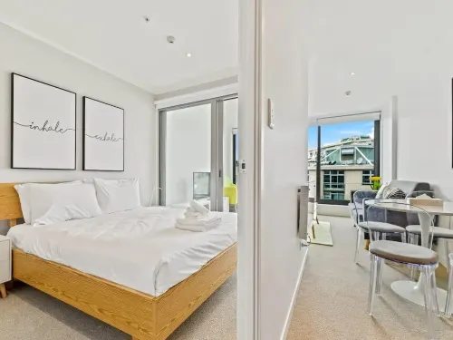 Heart of the City Stylish 1Br Flat Zodiak Stays