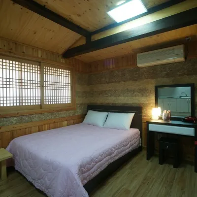 Jeju Hanok Choga House 鄰近活力迷宫的酒店