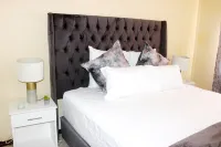 Cozy 3 Bed Duplex ,sleeps 6 With Double Bathroom