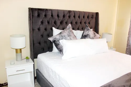 Cozy 3 Bed Duplex ,sleeps 6 With Double Bathroom