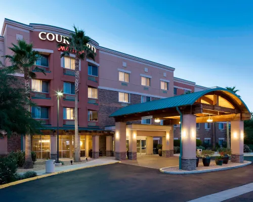 Courtyard Phoenix West/Avondale Hotels near Camelback Ranch