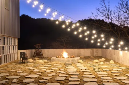 Hotel Yangyang Nolja Отели рядом с достопримечательностью «Yangyang Surfyy Beach»