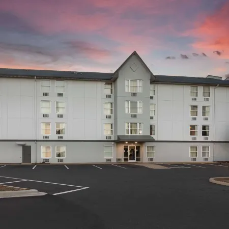 Rodeway Inn & Suites Near Outlet Mall - Asheville