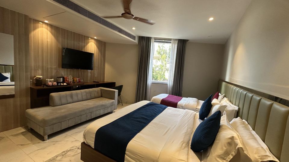 Hotel Taj Crown Plaza