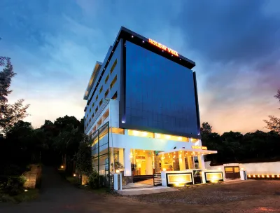Holiday Vista Thekkady a Premium Hotel Near Periyar Wild Life Sanctuary with Sky View Pool