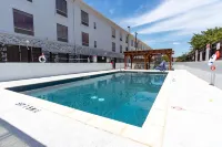 Hampton Inn & Suites Denton - Pools
